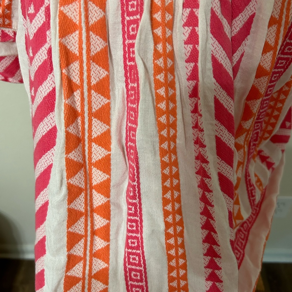 NWOT Geometric Textured V-Neck Top - Picture 5 of 5
